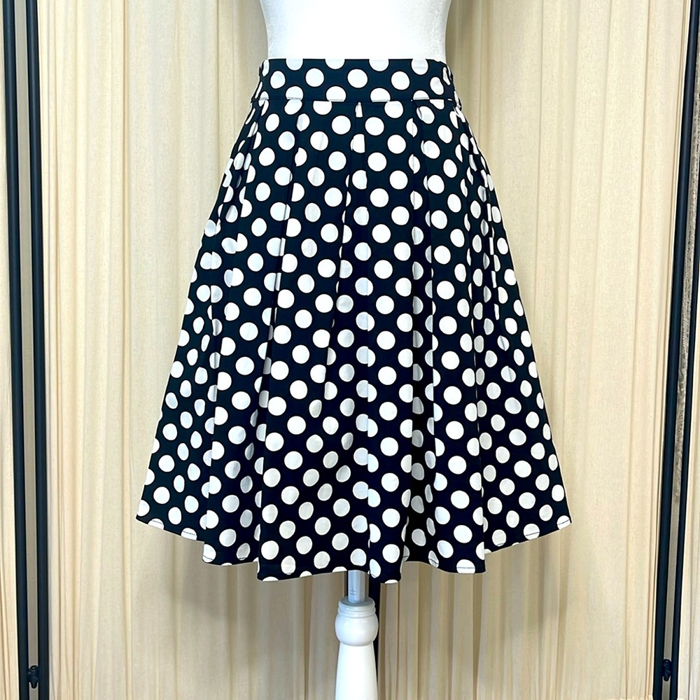 EUC- A-LINE HIGH WAISTED POLKA DOT SKIRT SIZE SMALL